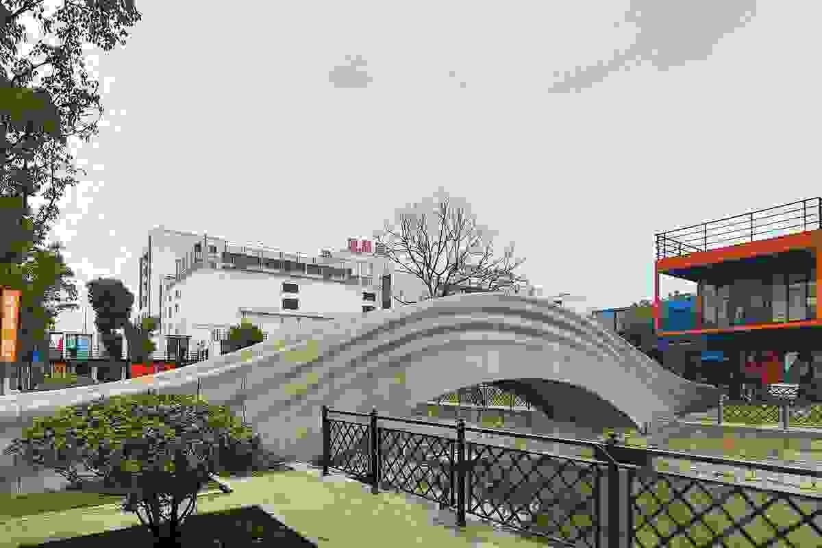 De grootste 3D-geprinte betonnen voetgangersbrug ter wereld bevindt zich in China